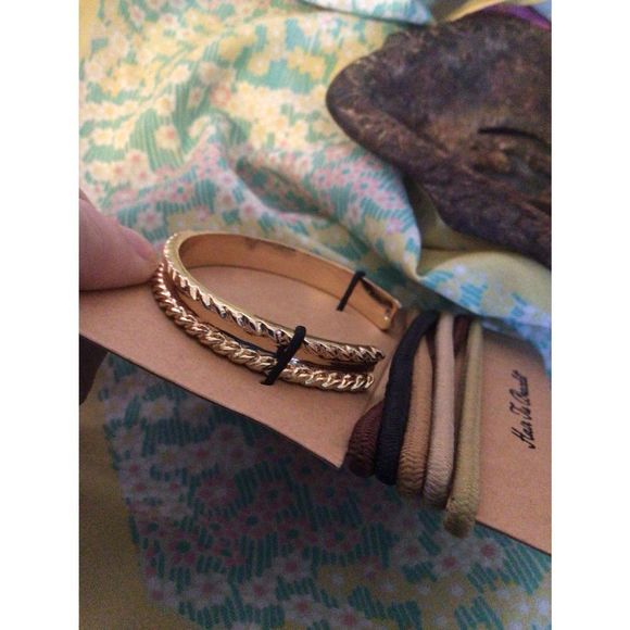 NWT Francesca’s HAIR TIES & BRACELET SET 6 PC Gold Cuff Bracelet & 5 Ties - Picture 8 of 11